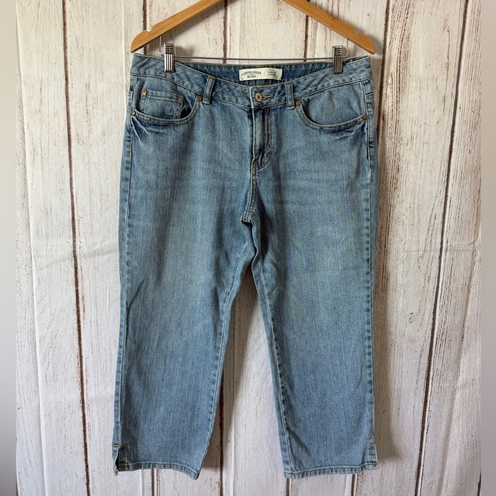 Canyon River Blues Women's Curvy Fit Straight Leg Crop
Denim Jeans Size 10